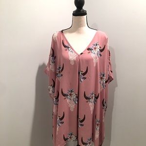 Peach love key hole arm bull skull top